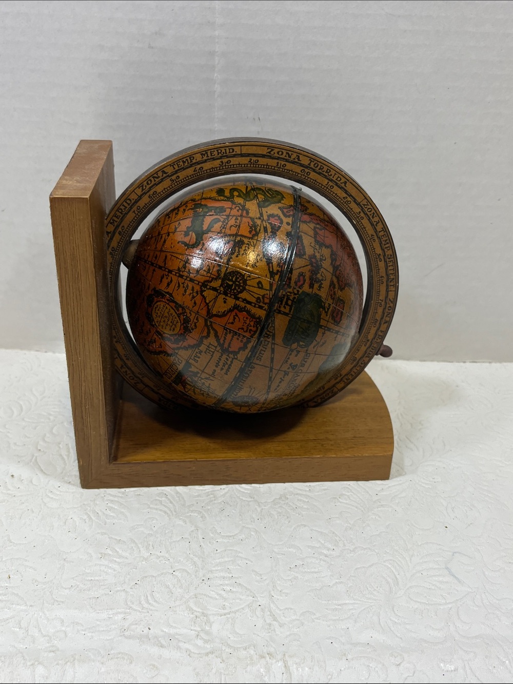 VTG One Brown Old World Spinning Globe Detailed Artwork Bookend 6”x3.75”x5.75”